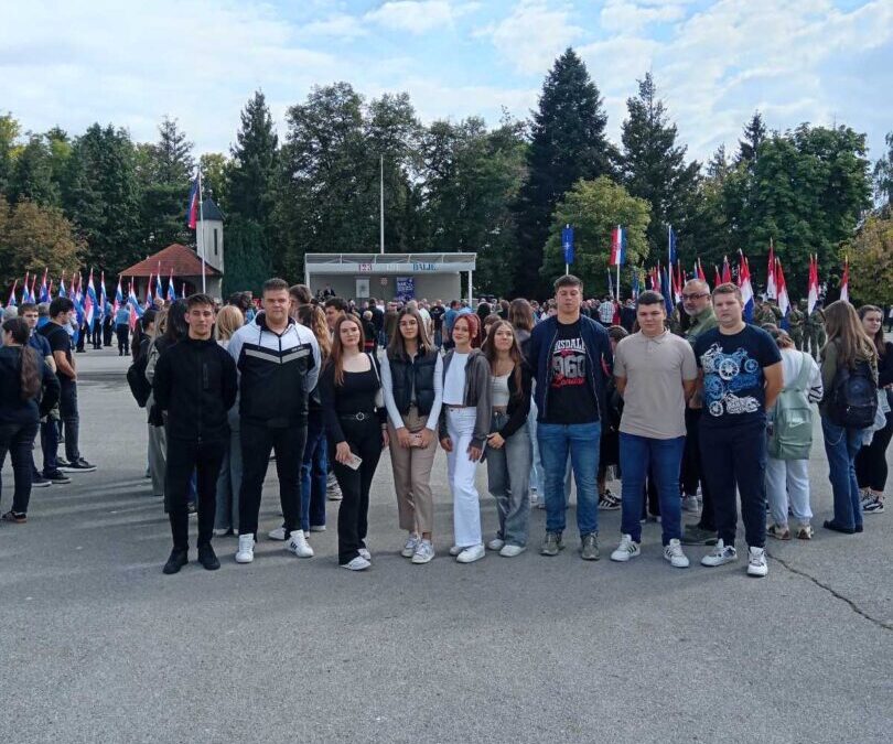 Učenici Poljoprivredno-prehrambene škole Požega sudjelovali su na Danu hrvatskih branitelja Požeško-slavonske županije 17. rujna 2025.