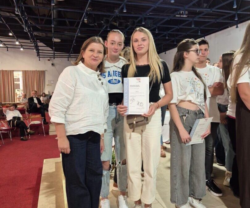Učenička zadruga Ratarnica sudjelovala je u Poreču na 38. smotri učeničkih zadruga Republike Hrvatske u organizaciji AZOO-a i HSUZ-a